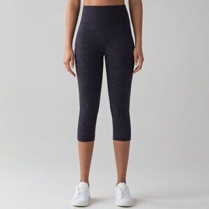 LULULEMON FREE TO FLOW CROP IN MIDNIGHT NAVY/WHITE SIZE 4